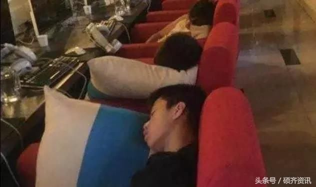 男子出差补助一天30,为省钱住网吧吃泡面,回公司报账