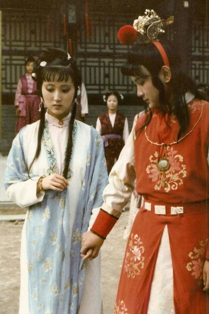 87版《红楼梦》:黛玉与宝玉,陈晓旭与欧阳奋强合照集锦!