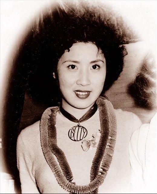 王玉玲,1928年出生于一个名门大家,不管是父系,还是母系都是声名显赫
