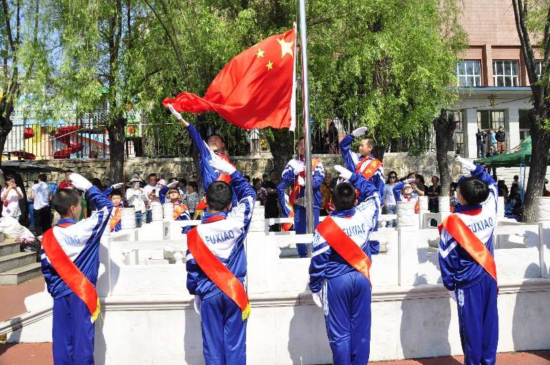 师范附小举行"沐浴阳光 快乐成长"