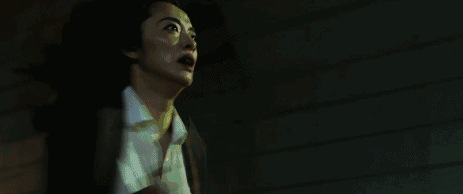 故事一点点铺开,苦涩的真相也将浮出水面…… 两个女人,两种截然不同