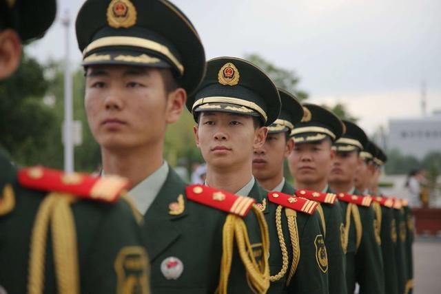 这才是武警和解放军最本质的差别,很多军迷都搞混了!