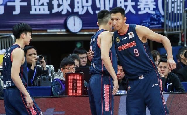 宏远就是较为典型的例子,为了成为总冠军的有力争夺者,广东队可谓是