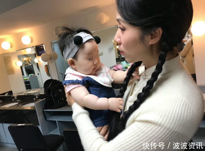 黄磊三胎儿子正脸曝光,肉嘟嘟很可爱惹何炅狂亲