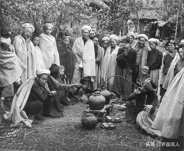 四川老照片:冷兵器时代大凉山彝族坚甲利刃的作战器械
