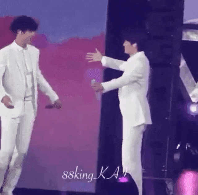 朴灿烈拳打都暻秀,边伯贤脚踢吴世勋,exo四巡相爱相杀