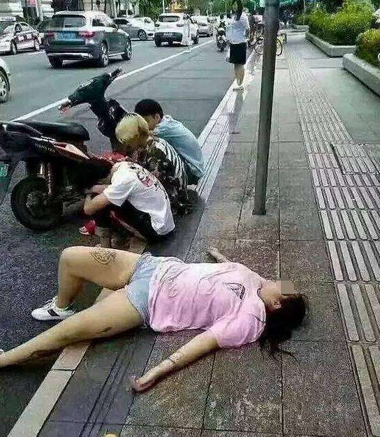 醉酒女子倒地不起, 三个男子却视而不见, 这是为何?