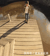 搞笑gif: 还是中国的变脸视频牛掰啊, 看的老外一愣一