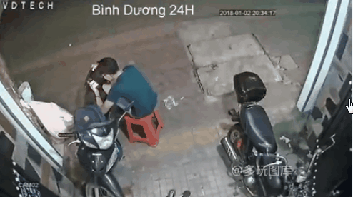 搞笑gif:科技展上惊现最逼真美女机器人,没有一个人辨认得出来