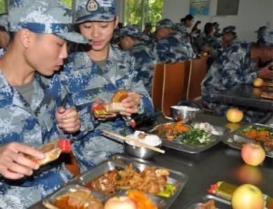 中国战机飞行员每天都吃什么样的伙食?西方国家看了分外眼红!