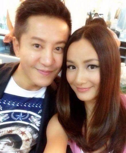 如今,李静萍也为毛宁生下了一个儿子,一家三口超级幸福.