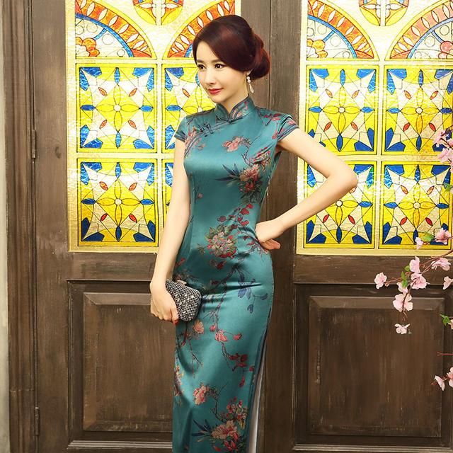 穿一套改良旗袍,美得如
