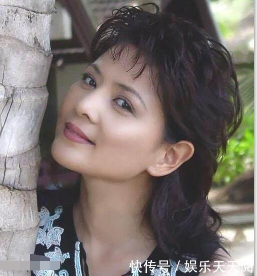在周野芒心里,妻子王之夏是非常有女人味,非常完美的妻子.
