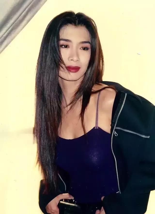 影后,还被贴上"坏女人"标签,成为红遍亚洲的"三级影后",她就是吴家丽