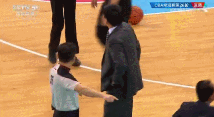 gif-常林腿扫小将后脑遭驱逐 这动作看得叫人心惊