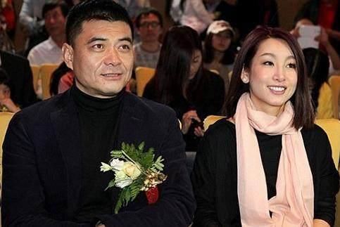 她成名之后多次登上春晚,遭丈夫家暴离婚,前夫是秦海璐现任老公