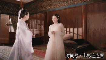 小狐狸白凤九 迪丽热巴在剧中饰演一只痴情的红狐狸 一颦一笑都美得不