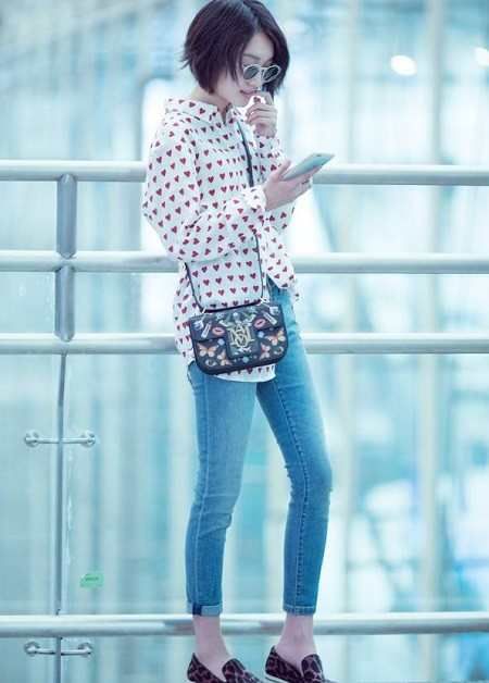 5位女星身穿紧身裤大对比,赵丽颖垫底,唐嫣第二,第一是她