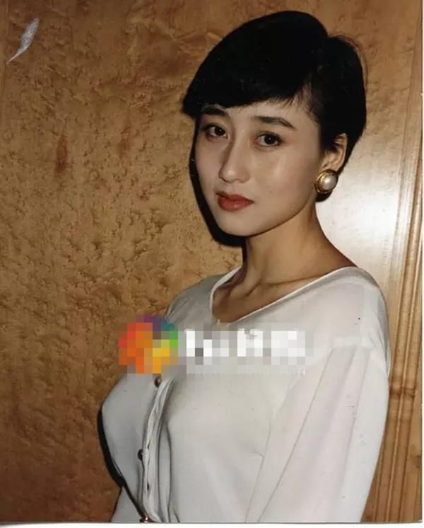 李连杰妻子利智年轻时与赌王跳舞照片,怪不得李连杰爱