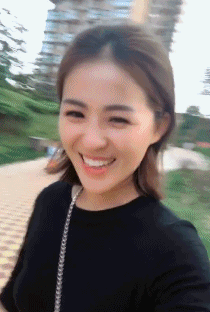 搞笑gif:双胞胎姐妹同时出嫁,真担心新郎给抱错了