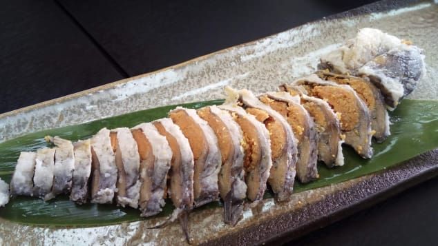 日本比金粒餐 人体盛更变态的食物 百年寿司