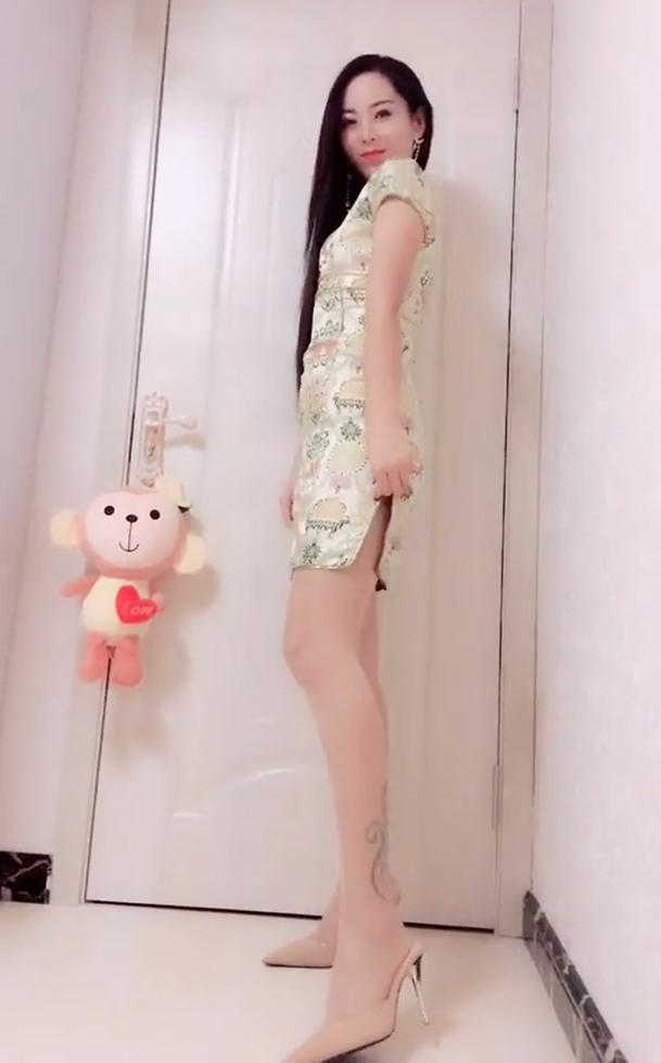 旗袍,肉色丝袜一起穿,无法遮掩,非常的吸引人