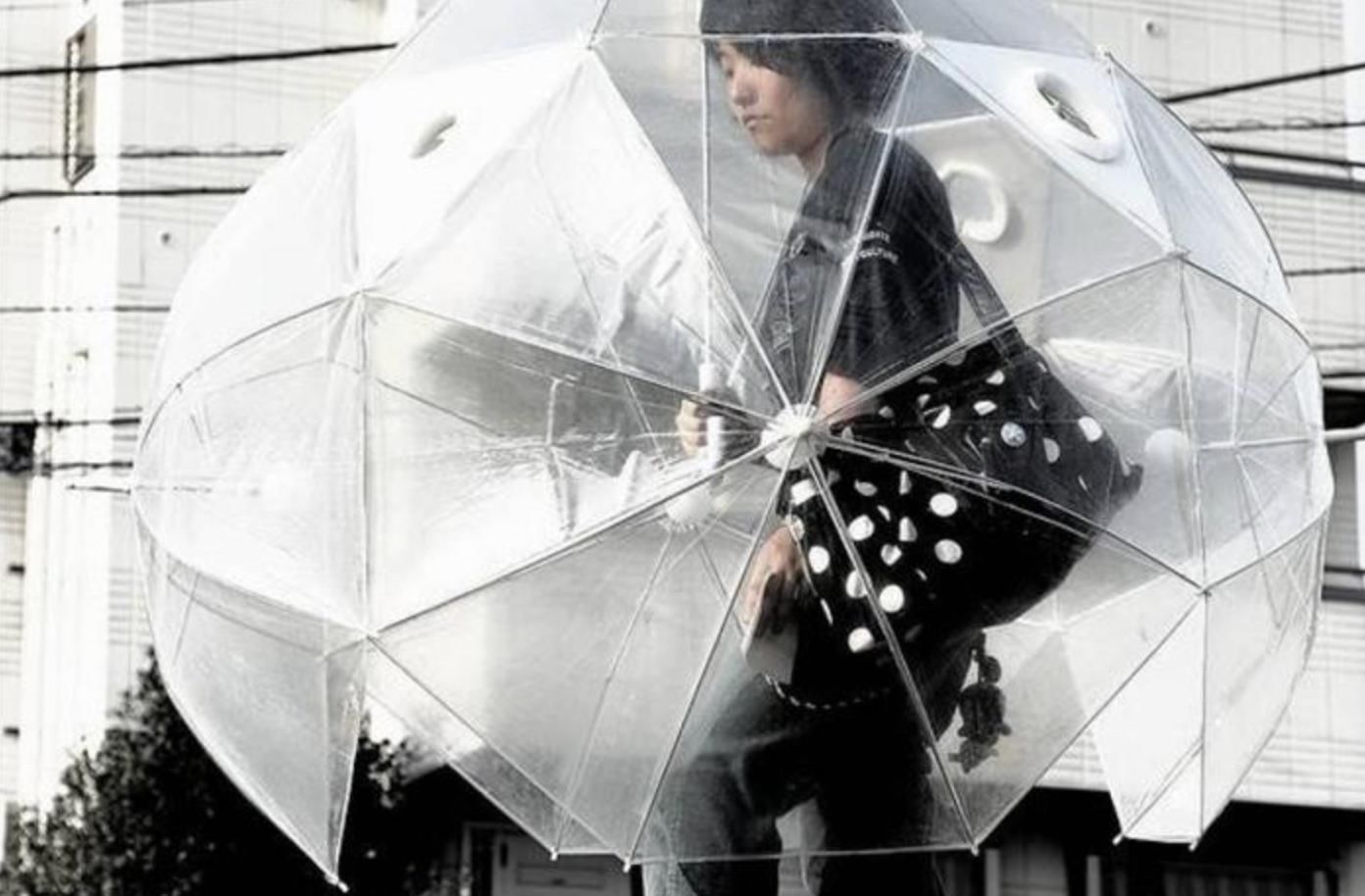 这样的雨伞也很奇葩,不知道日本人的脑子里想些什么,竟然做了这么多