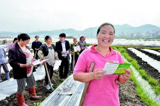 惠水县涟江街道办涟江村的村民卢玉娇说,最幸福的事就是获得"特惠贷"