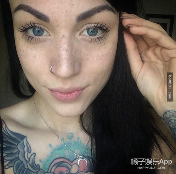 最近开始流行在脸上纹雀斑纹黑痣?来看看直男们是怎么