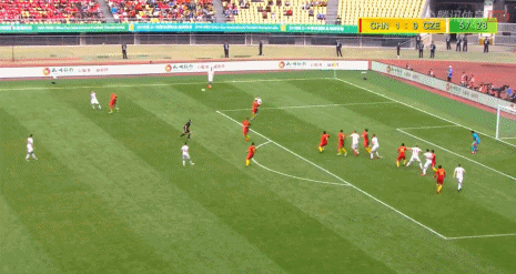 换下,而在第56分钟的时候,首战饱受诟病的前上港队长王燊超也披挂上阵