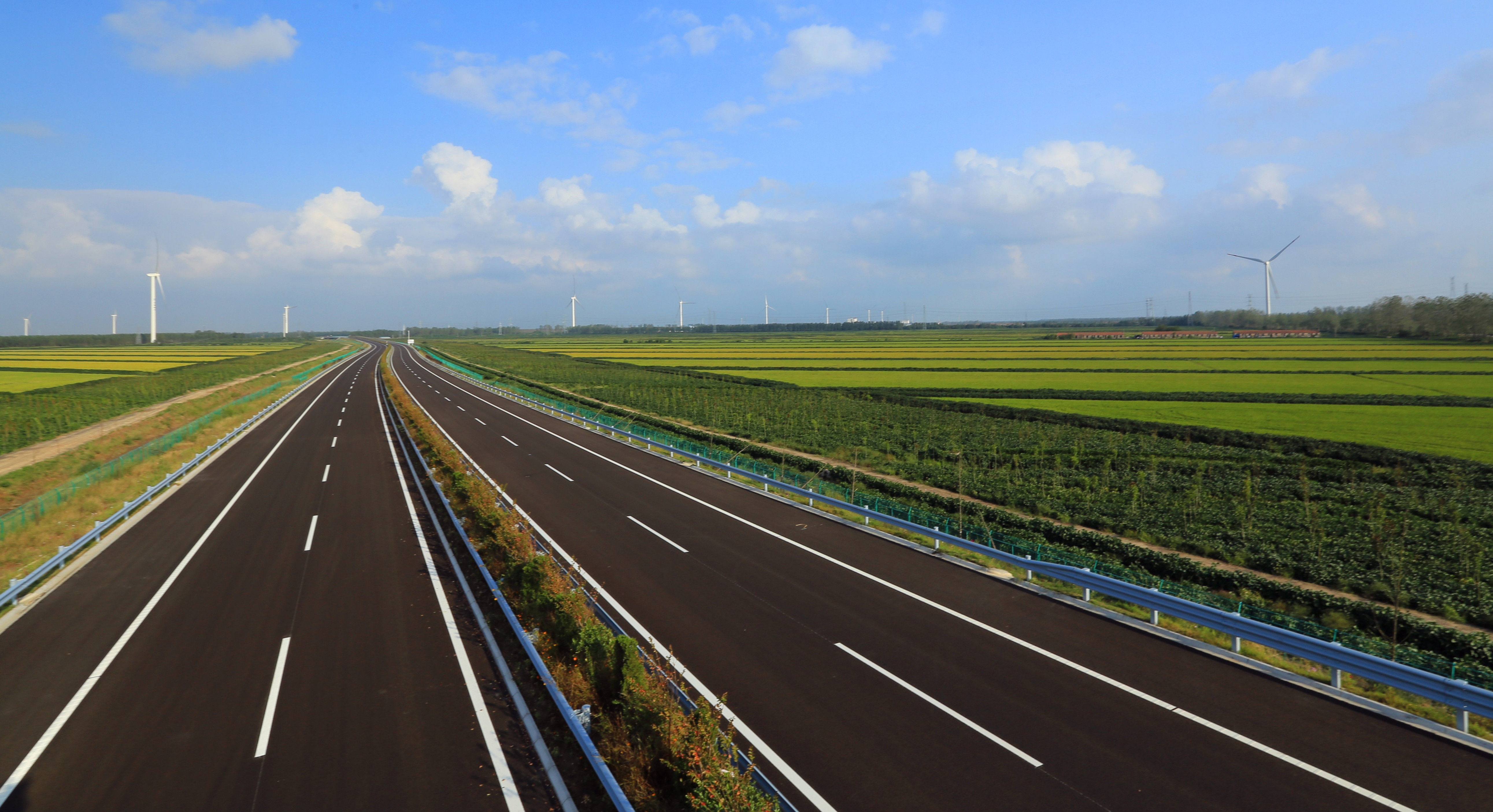 中国唯一一条不收费的"高速公路",被称为颜值最高的高速公路!