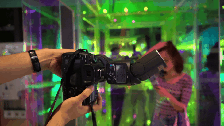 无需手动调整灯头 可自动跳闪佳能470ex-ai闪光灯评测