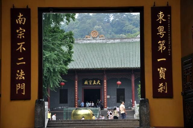 南华寺始建于南北朝梁武帝天监元年(公元502年)至今已有一千四百八十