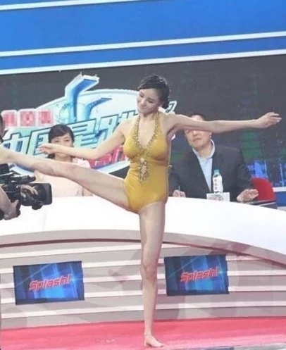刘雨欣参加跳水比赛,网友:张铁林全程眼睛都没有眨一下!