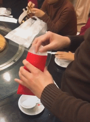 搞笑gif动图:老司机的操作,总是让人想不到啊!这走位是不是太风骚了!