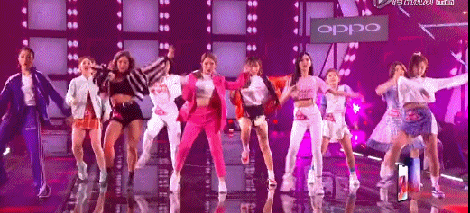 一个是今晚《创造101》直播意外不断,先是黄渤念错徐梦洁名字,然后是