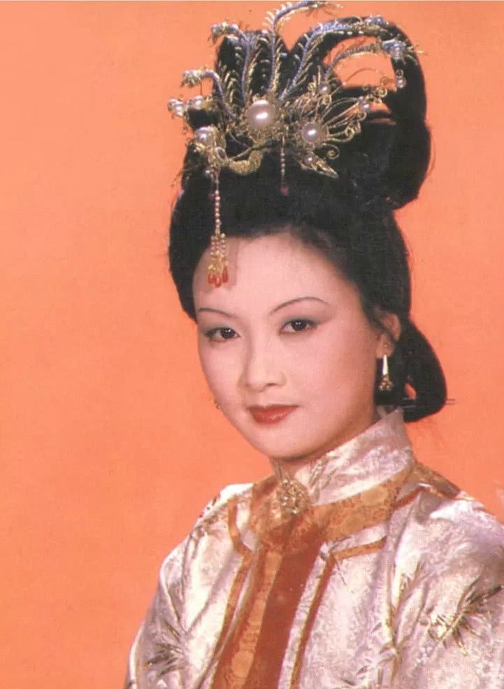 当年支持邓婕扮演87版王熙凤的只有两个人