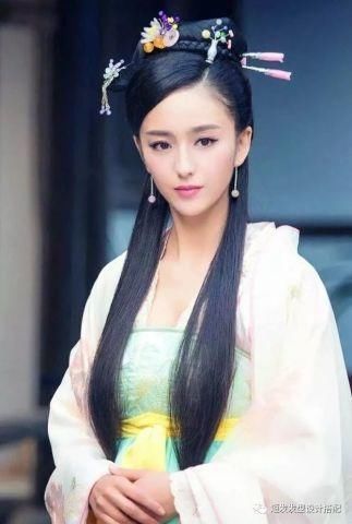 作为美到绝色的女神,丫丫的古装扮相曾经迷倒了不少吃瓜群众,五官小巧
