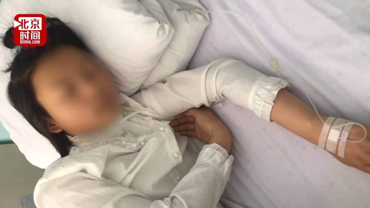 小学女生校外抽烟喝酒 被老师殴打后出现耳聋