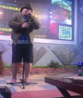 搞笑gif图:都说提莫一米五,我本来还不信,直到一个小孩走过去