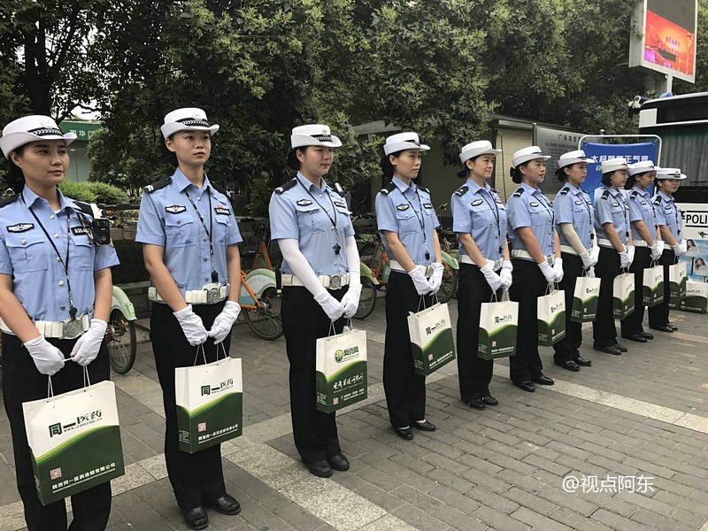 西安市妇联携手爱心企业慰问西华门执勤女交警-北京