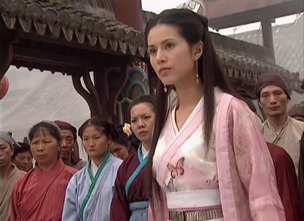 2001年,李若彤在电视剧《杨门女将》中饰演杨八妹,佘太君之小女儿