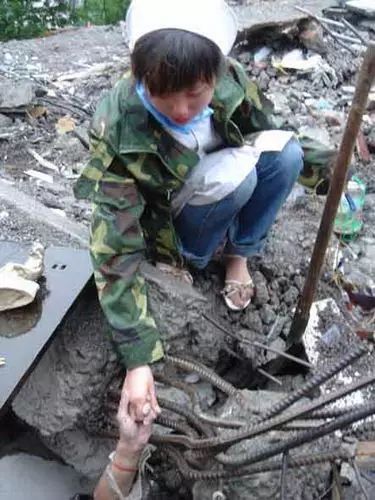 100张记录汶川地震的照片,看完已泪流满面