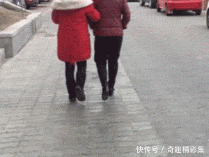 搞笑gif动态图:这表情真是到位,哪里找的托?