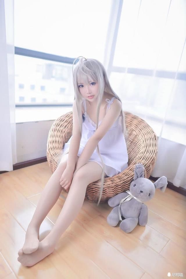 穹妹睡衣cosplay:超高颜值傲人身材,白丝美腿绝对领域