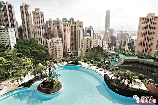 香港地价寸土寸金,像半山帝景园这样可测望维多利亚港的山景豪宅