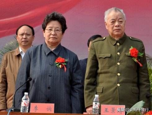 李讷和丈夫王景清合照,晚年爱书法,与丈夫如影随形常出席活动