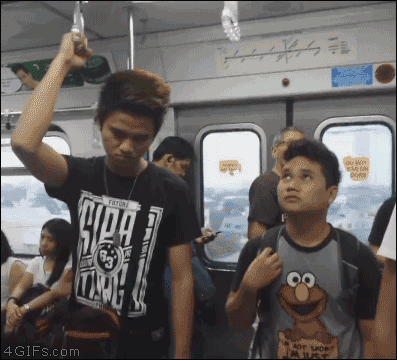 搞笑gif:来,看着我给你们表演绝活