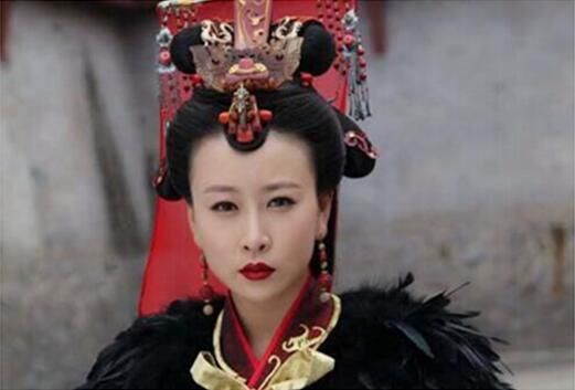 毛俊杰在《芈月传》中饰演秦国公主孟嬴,为了两国的交好,秦王要求她