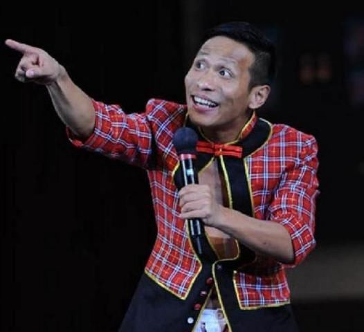 宋小宝在节目中再爆金句,调侃自己为煤炭的代言.